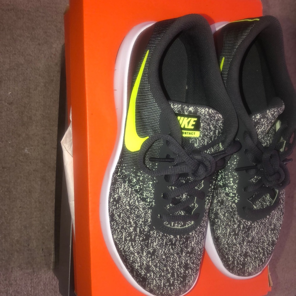 Nike Flex Contact Sneakers - Picture 2 of 7